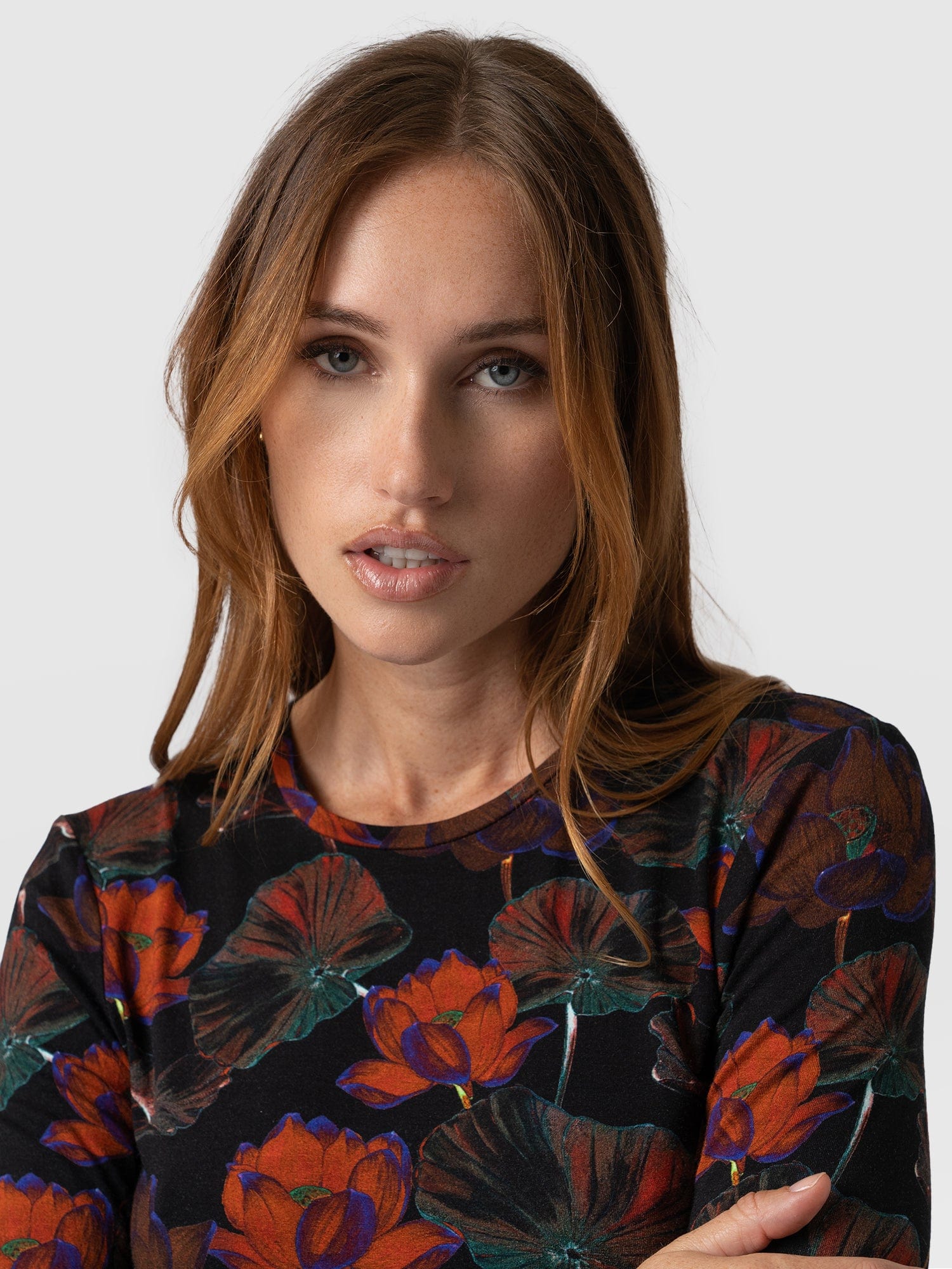 Austen Crew Neck Tee Long Sleeve Red Flora - Women's T-Shirts | Saint + Sofia® USA